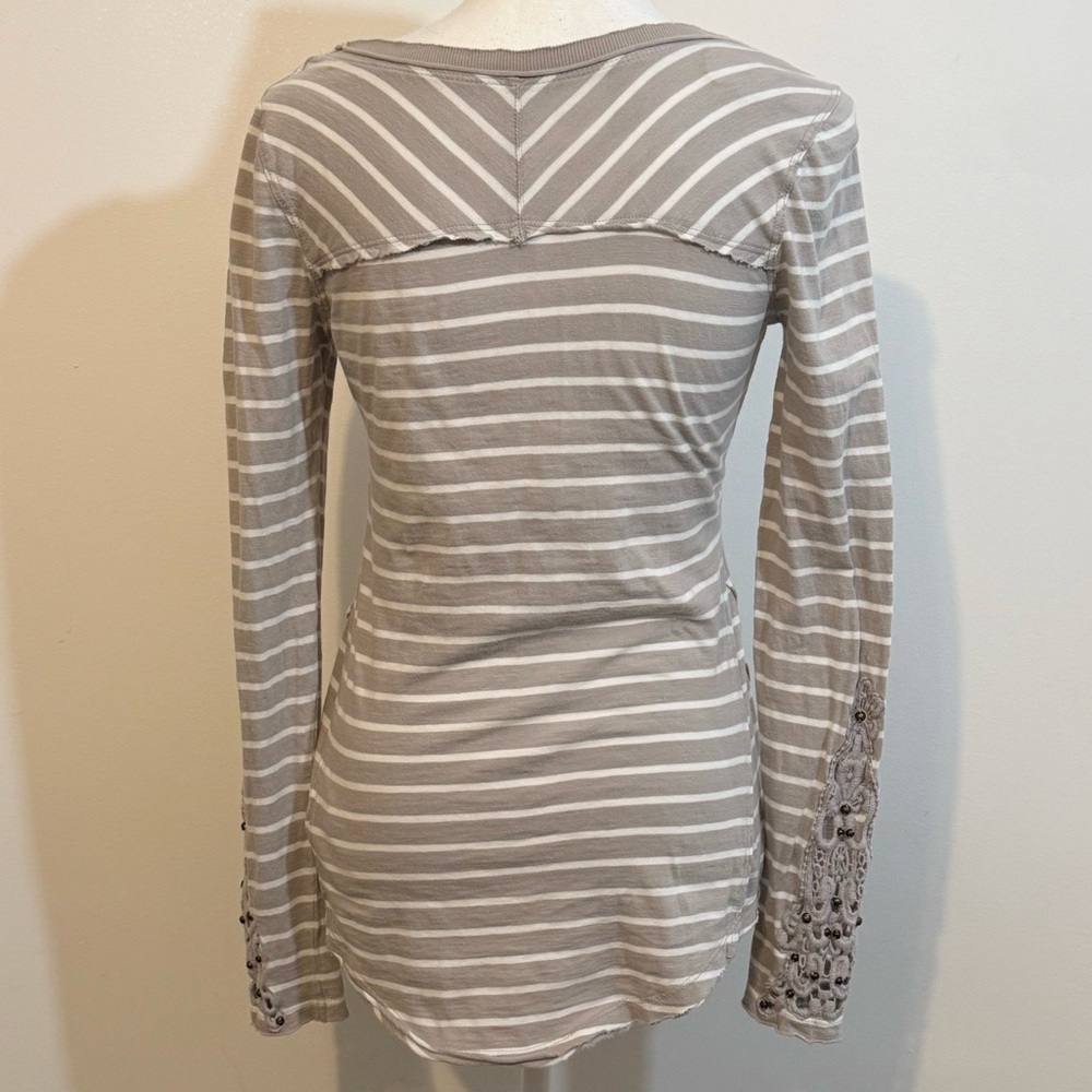 Free People Gray Stripe Crochet Lace Sleeve Long Sleeve — Top Medium - Picture 2 of 8